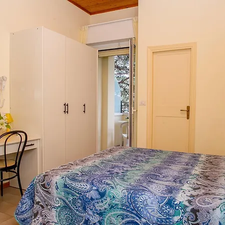 Cristina Hospitality (adults Only) Szálloda 3*