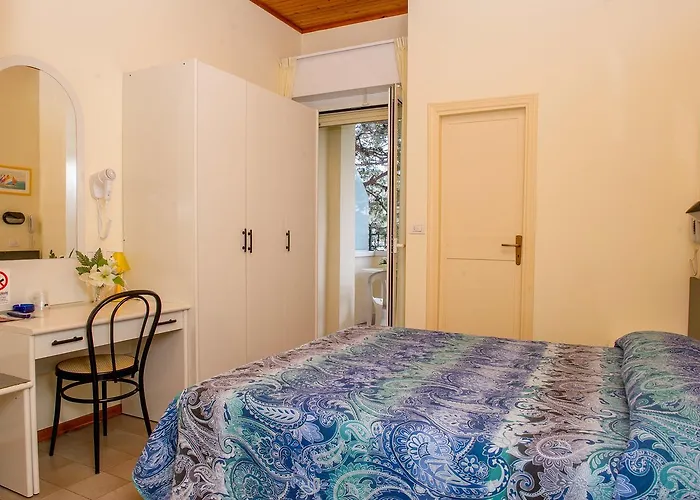 Cristina Hotel 3*